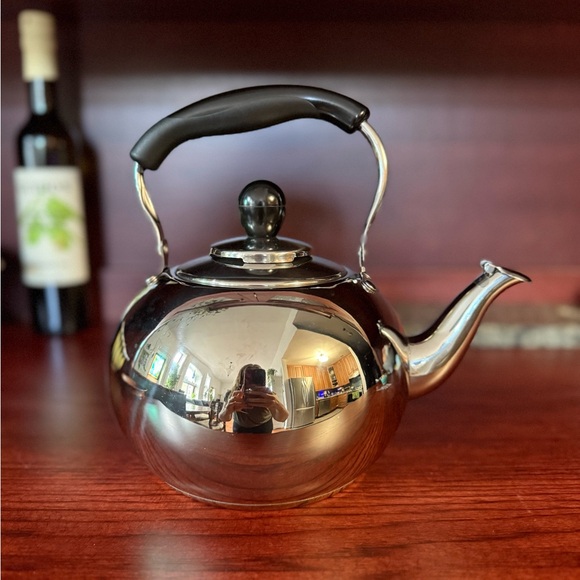 Whistling Stainless Steel Teapot with Black Handle - Picture 1 of 8